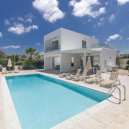 Greco Ccv4- 5-schlafzimmer-villa Mit Privatem Pool In Zentrum By Interhome * Protarász