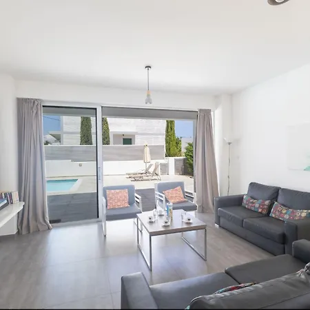 Hébergement de vacances Greco Ccv4- 5-schlafzimmer-villa Mit Privatem Pool In Zentrum By Interhome *