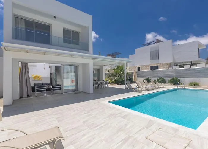 Greco Ccv4- 5-schlafzimmer-villa Mit Privatem Pool In Zentrum By Interhome 別荘