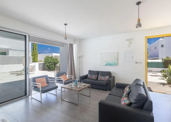 Greco Ccv4- 5-schlafzimmer-villa Mit Privatem Pool In Zentrum By Interhome 別荘 プロタラス