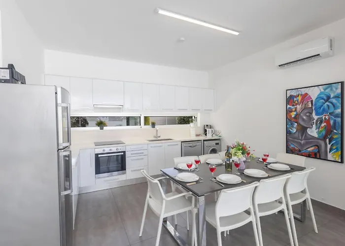 Greco Ccv4- 5-schlafzimmer-villa Mit Privatem Pool In Zentrum By Interhome プロタラス