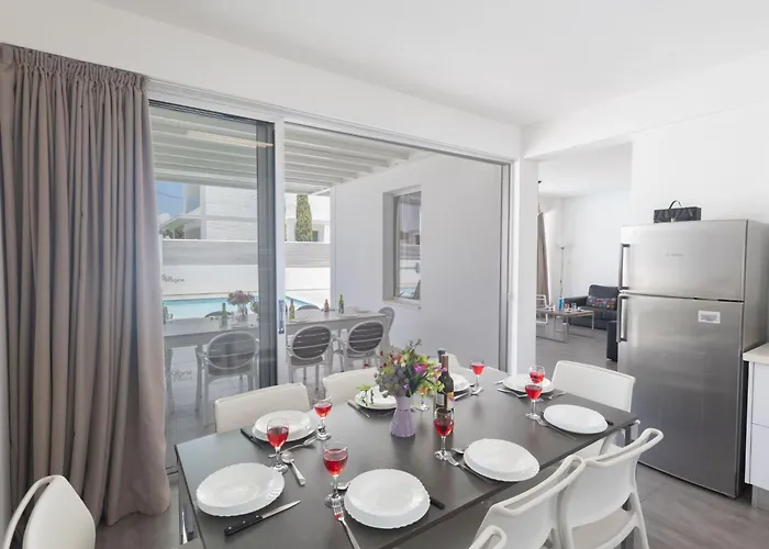 別荘 Greco Ccv4- 5-schlafzimmer-villa Mit Privatem Pool In Zentrum By Interhome *