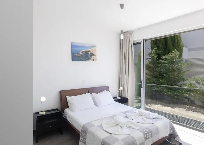 Greco Ccv4- 5-schlafzimmer-villa Mit Privatem Pool In Zentrum By Interhome