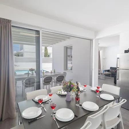 Feriehus Greco Ccv4- 5-schlafzimmer-villa Mit Privatem Pool In Zentrum By Interhome *