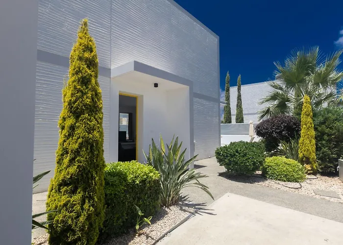 Greco Ccv4- 5-schlafzimmer-villa Mit Privatem Pool In Zentrum By Interhome Case de vacanță