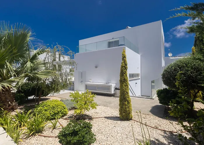 Greco Ccv4- 5-schlafzimmer-villa Mit Privatem Pool In Zentrum By Interhome * Protaras