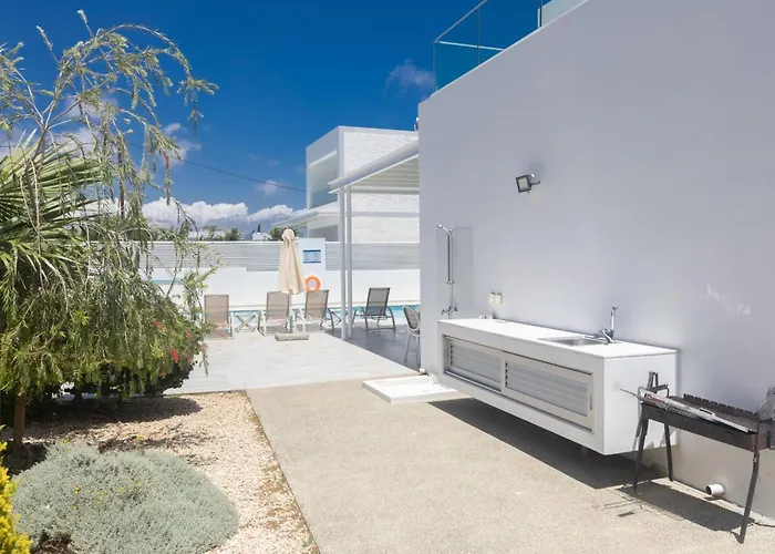 Greco Ccv4- 5-schlafzimmer-villa Mit Privatem Pool In Zentrum By Interhome Protaras